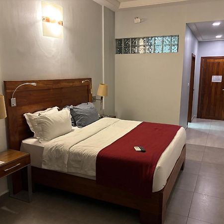 Hotel Du Lac Котону Екстер'єр фото